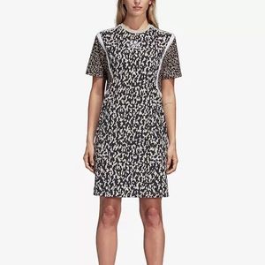 adidas Originals
Leoflage T-Shirt Dress